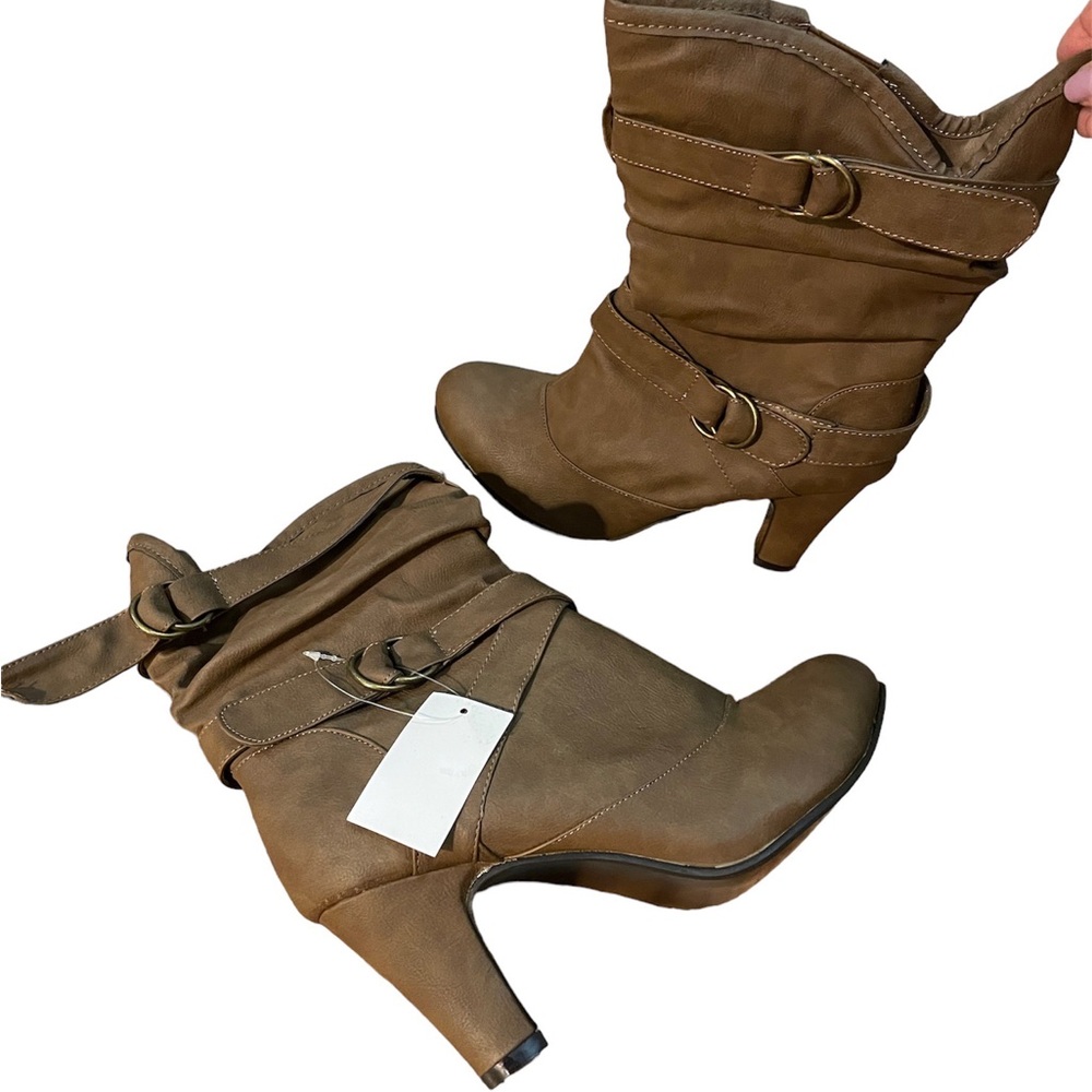 NWT Taupe boots with buckles 11W